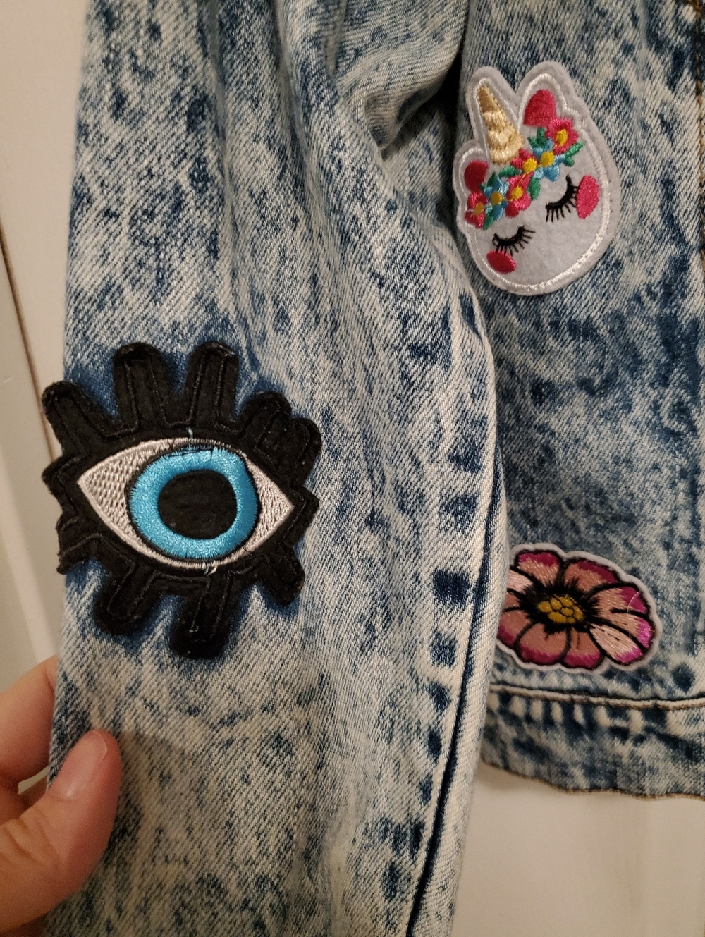 Girls Lola and the Boys Acid Wash Denim Jacket with Patches Size 14 - Picture 4 of 9